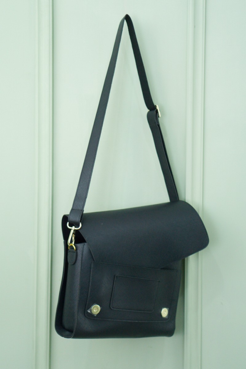 MESSENGER BAG - BLACK