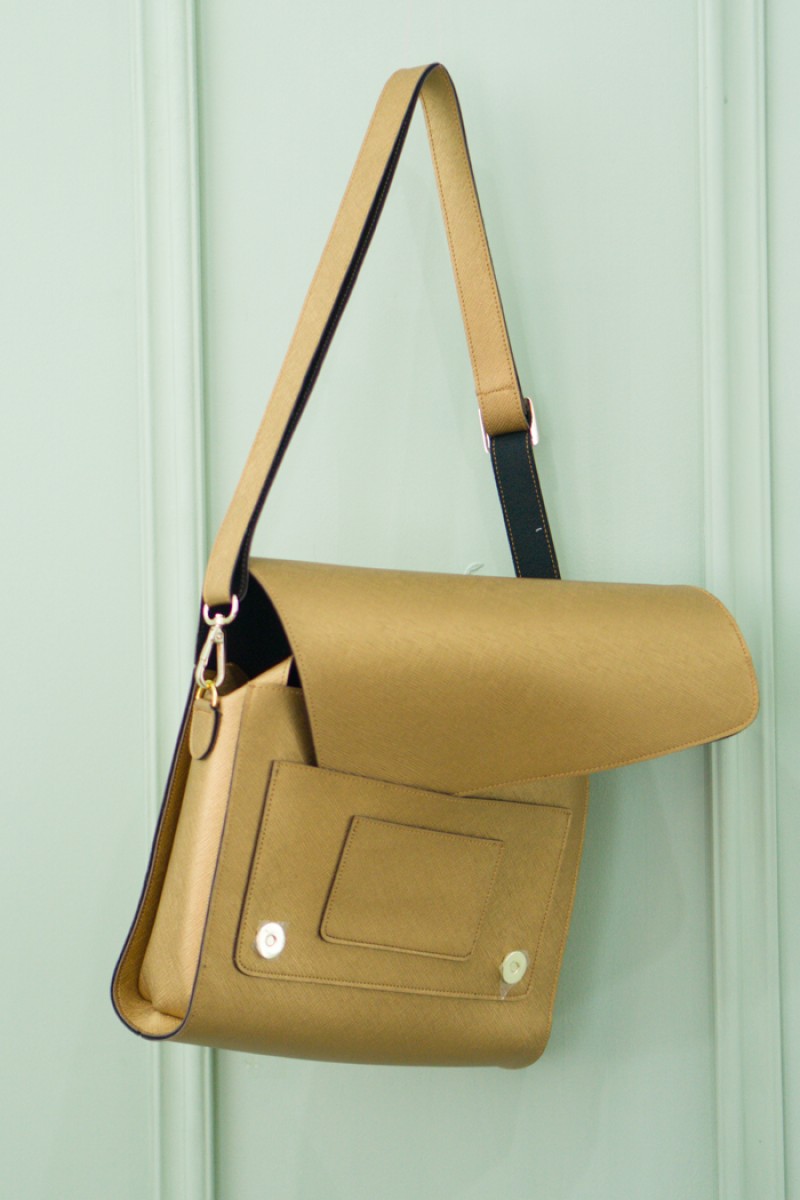 MESSENGER BAG -  GOLD